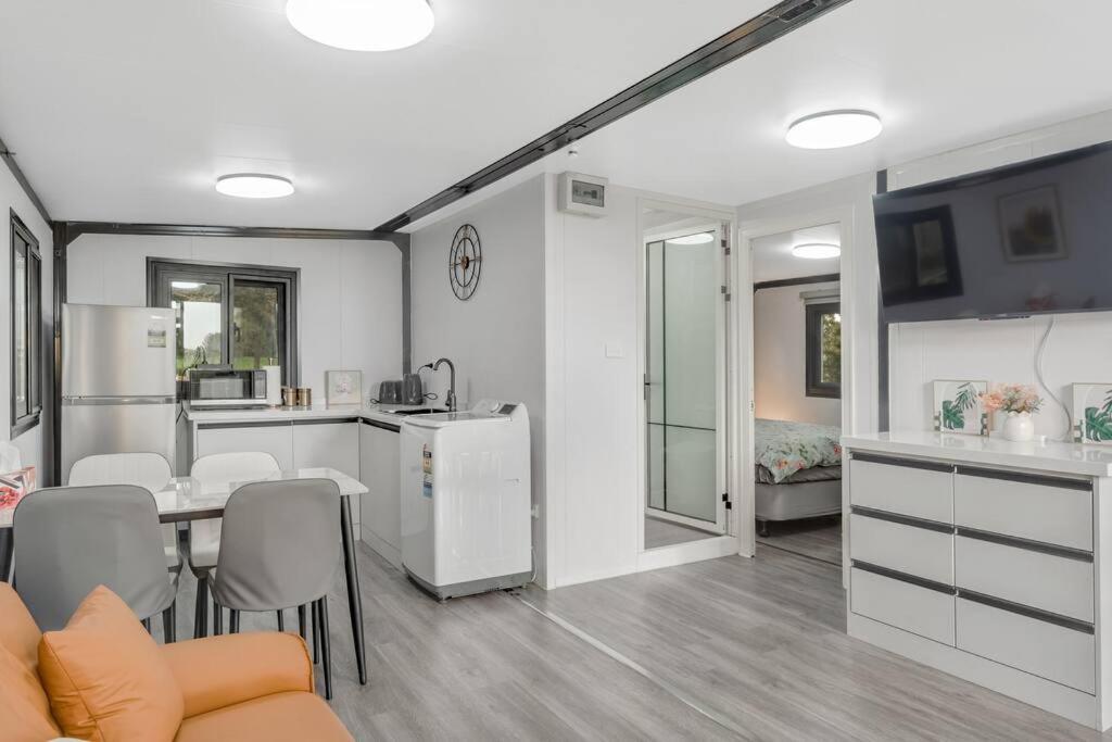 2 Bedrooms Cabin 5 Min To Pukekohe Town Centre Exterior foto